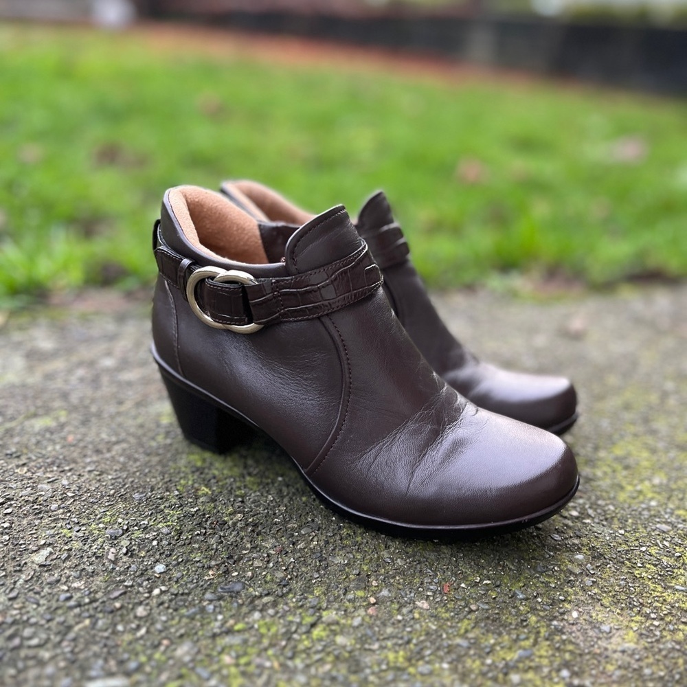 Naturalizer Women's Elisa Dark Brown Leather Ankle Buckle Boots Sz 6